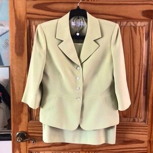 Tahari 3/4 sleeve suit jacket & skirt